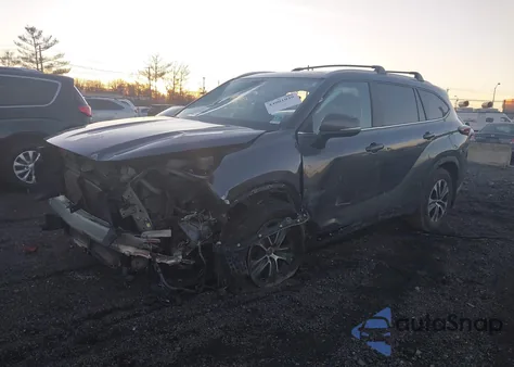 2024 Toyota Highlander Xle z USA, uszkodzony, nr VIN 5TDKDRBH8RS533678